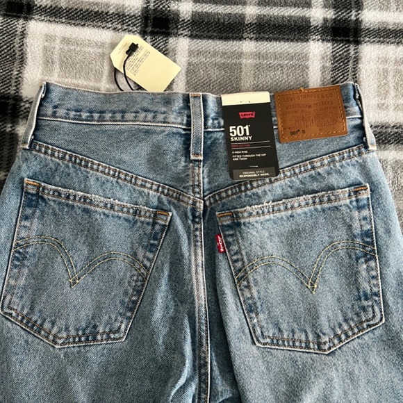 501 Levi Skinny Jeans - Picture 3 of 4